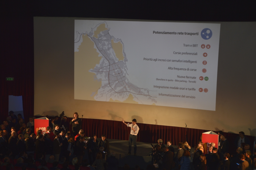 La folla per Fabrizio Ferrandelli