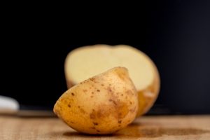 patata tagliata in due