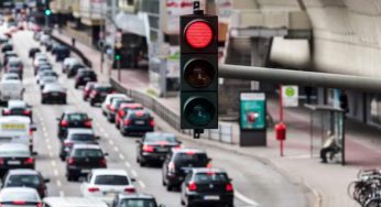 UFFICIALE – Passare col rosso non è più reato: legalmente non possono farti nemmeno 1€ di multa