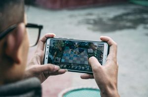 giocare al cellulare