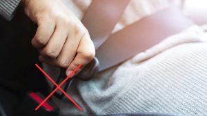 Cinture di sicurezza da eliminare