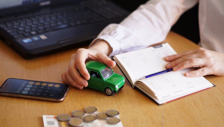 Bollo auto addio, "siete esentati a vita": se avete comprato l'auto quest'anno non dovete pagarlo 
