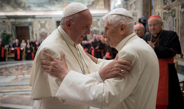 Papa Francesco e Papa Giovanni Paolo II (fonte web) - moralizzatore.it