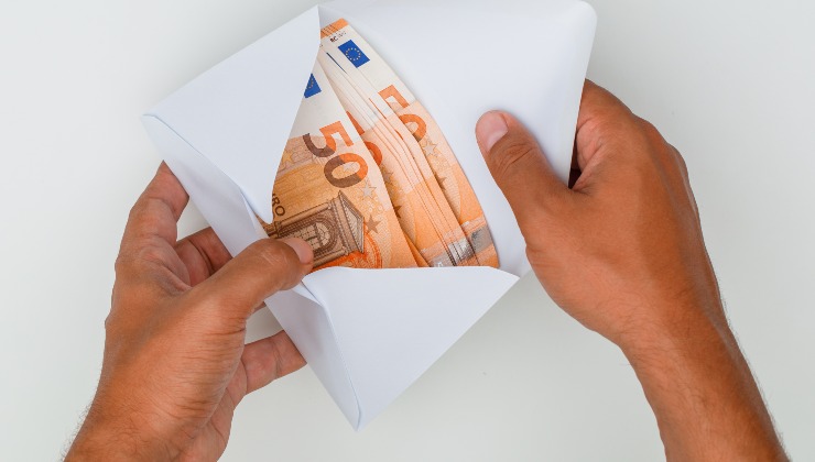 Stipendio, "Aumento di 300 euro per tutti"