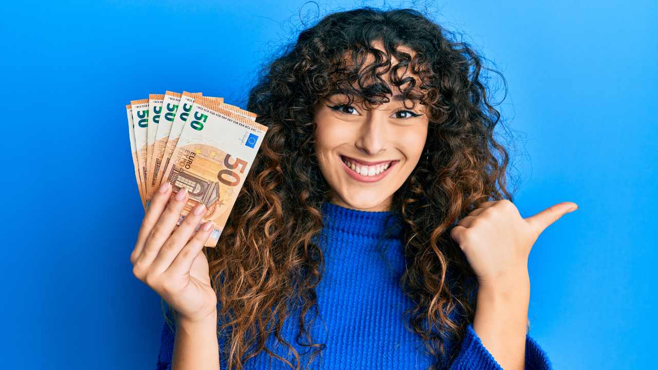Stipendio, "Aumento di 300 euro per tutti"