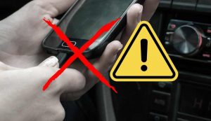 Caricare cellulare in auto (depositphotos) - moralizzatore.it