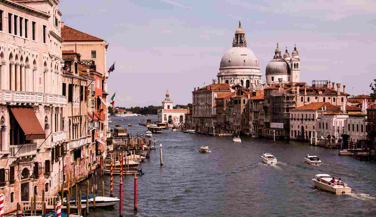 Ultim'ora, "Venezia spostata in Spagna": italiani dovete rinunciarci 